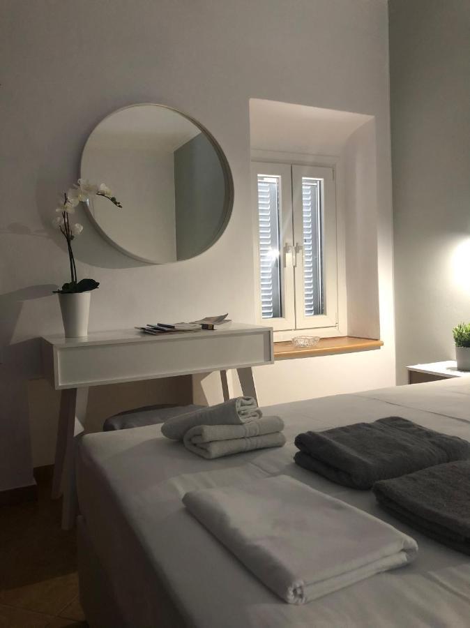 Amaryllis Suites Santorini Тира Экстерьер фото